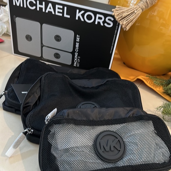 Michael Kors Cube Set Cases - Picture 5 of 8